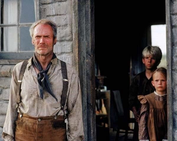 Nezadovoljna Clint Eastwood iz 1992. godine izvan ranča House 8x10 inča fotografije