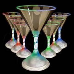 Trepćuća LED dioda od 6 oz osvjetljava trepćuću čašu za martini - 1 šalica