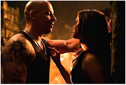 XXX Povratak Xander Cage Vin Diesel s Deepika Padukone izbliza 8 x 10 inča fotografije