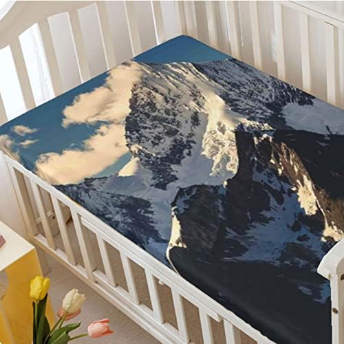Mountain tematski obloženi krevetić, standardni madrac za krevetiće, ugrađeni list meka i rastezljivo opremljeni krevetić za bebe za